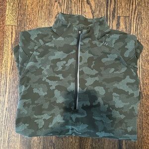 Lululemon camouflage 1/4 zip. Medium. EUC